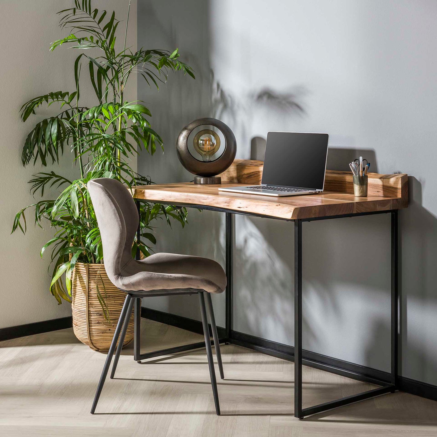 Bureau Live Edge