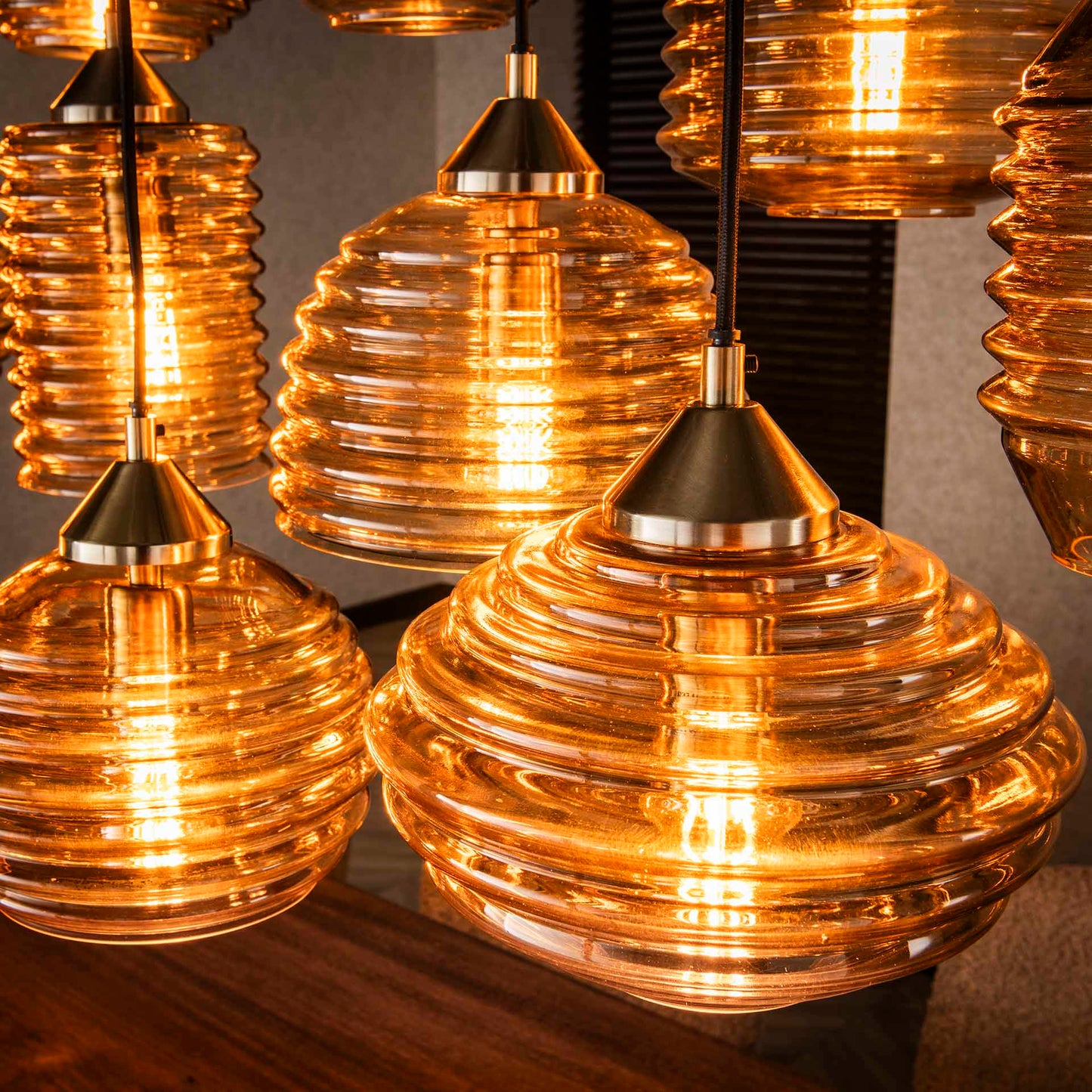 Hanglamp met 15 glazen kapjes