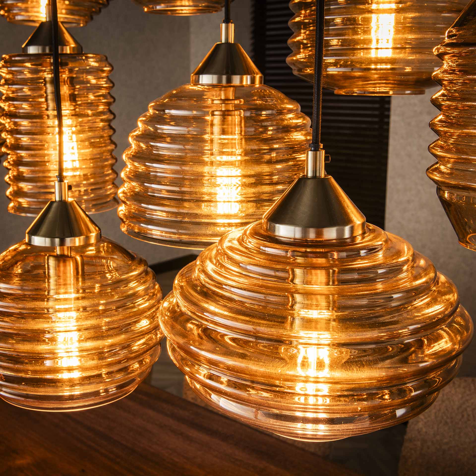 Hanglamp met 15 glazen kapjes