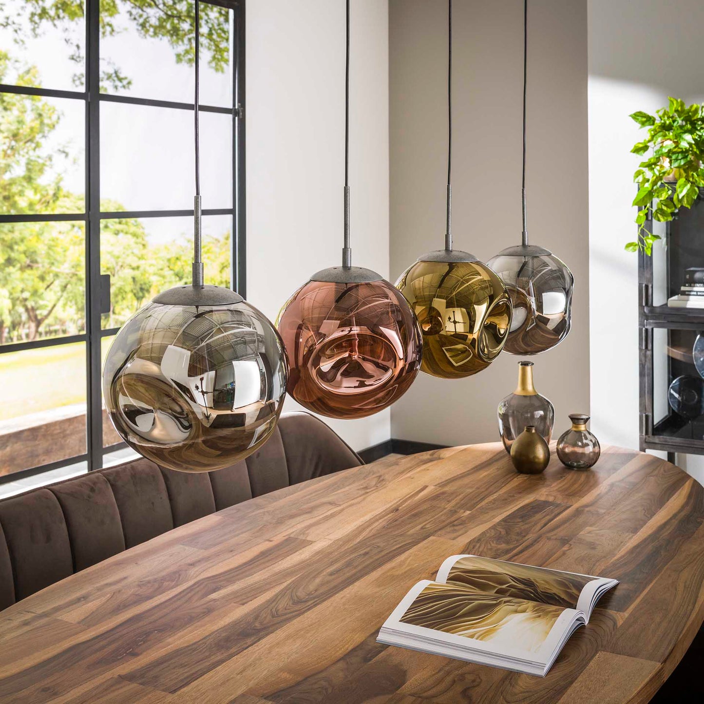 Hanglamp met 4 glazen lampenkappen